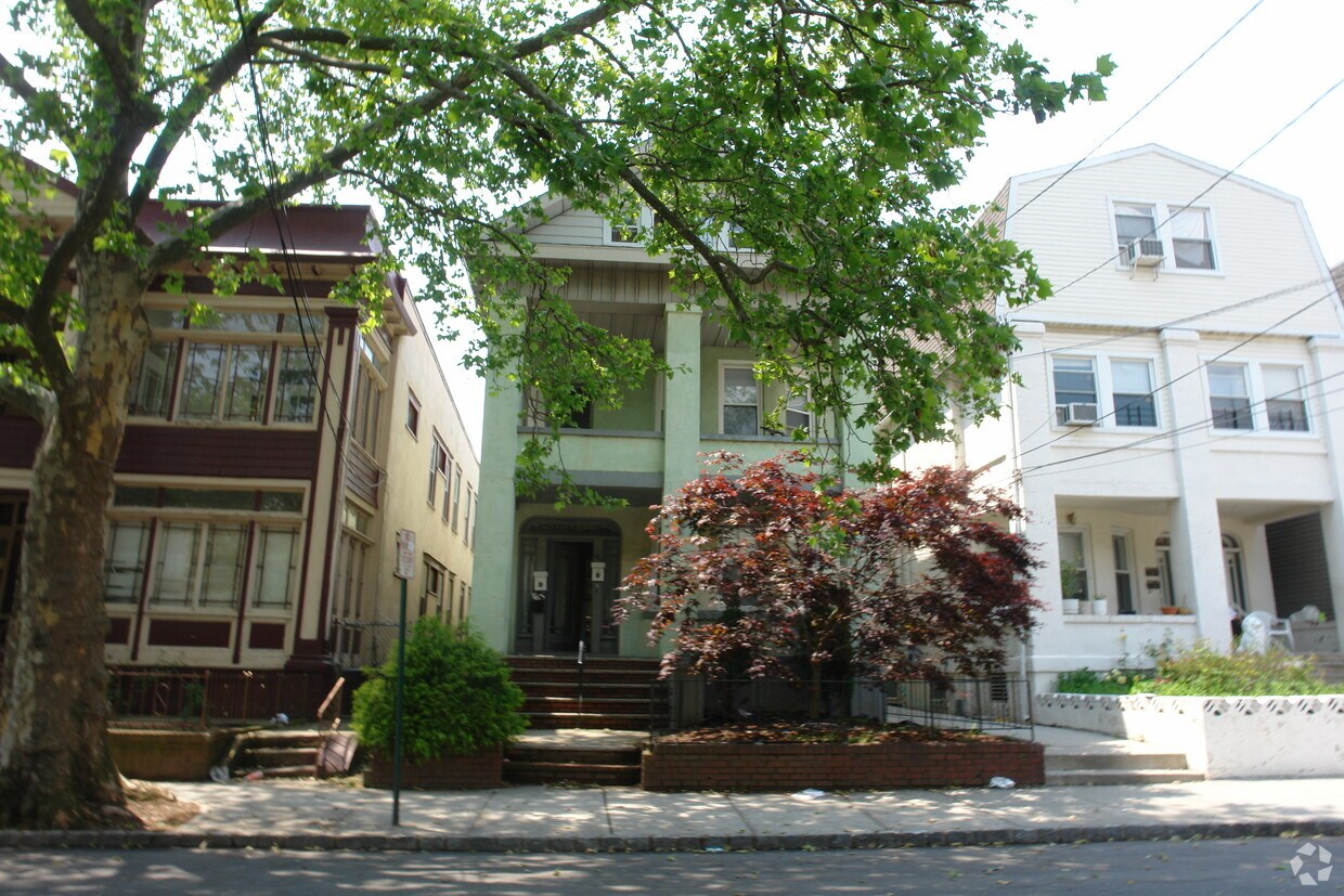 Primary Photo - 101 Brighton Ave