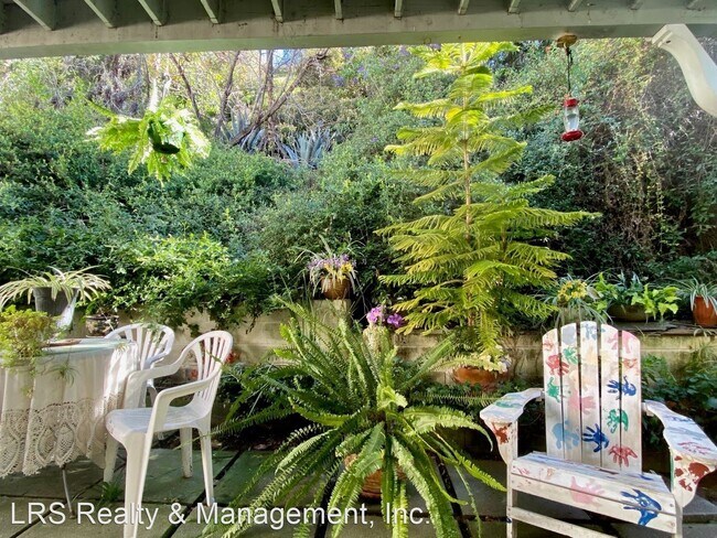 Building Photo - 2 br, 2 bath House - 1122 N Beverly Glen Blvd