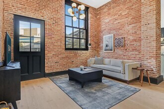 Building Photo - 1148 S Peters St