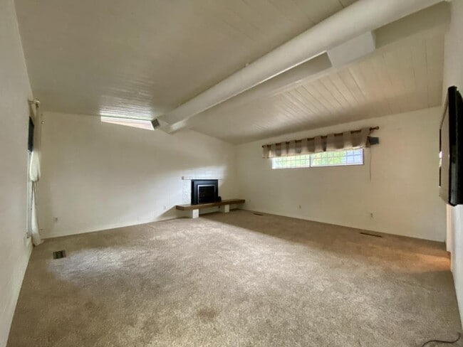 Building Photo - 930 Reddy Ave
