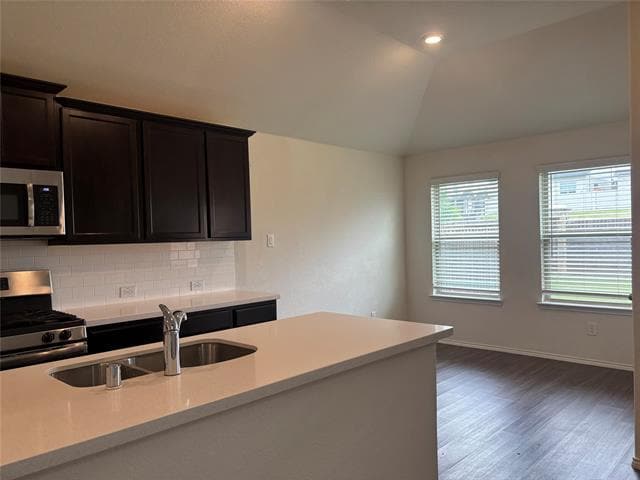 Building Photo - 2065 Alamandine Ave