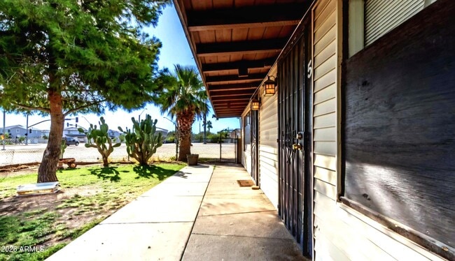 Foto del edificio - 7508 W Orangewood Ave