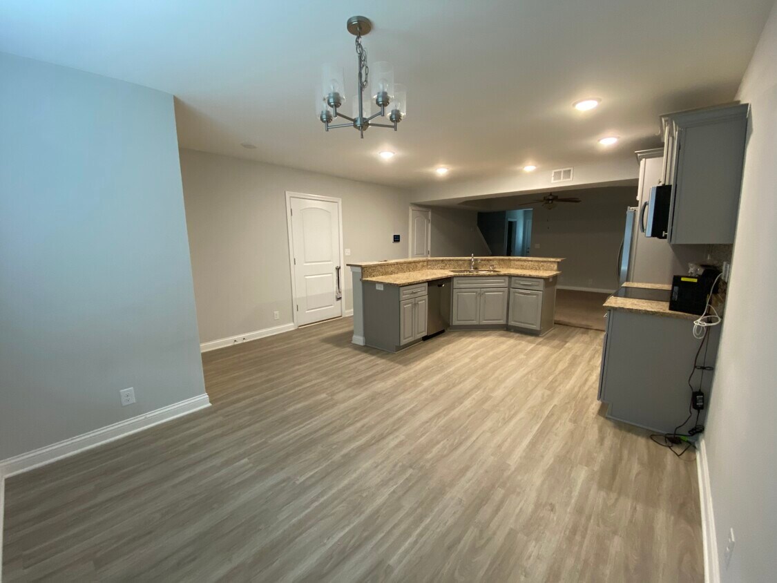 Foto principal - 6645 Woods Mill Dr