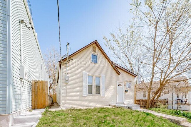 Building Photo - 4047 Schiller Pl