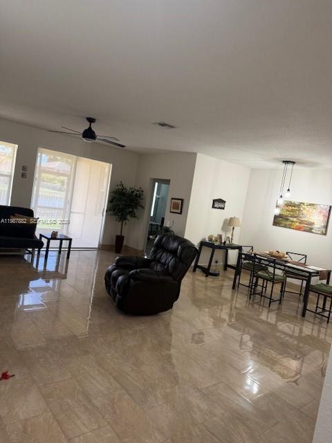 Foto del edificio - 513 Live Oak Ln