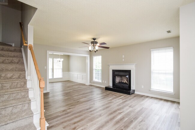 Building Photo - Spacious 3 Bedroom Raleigh Home