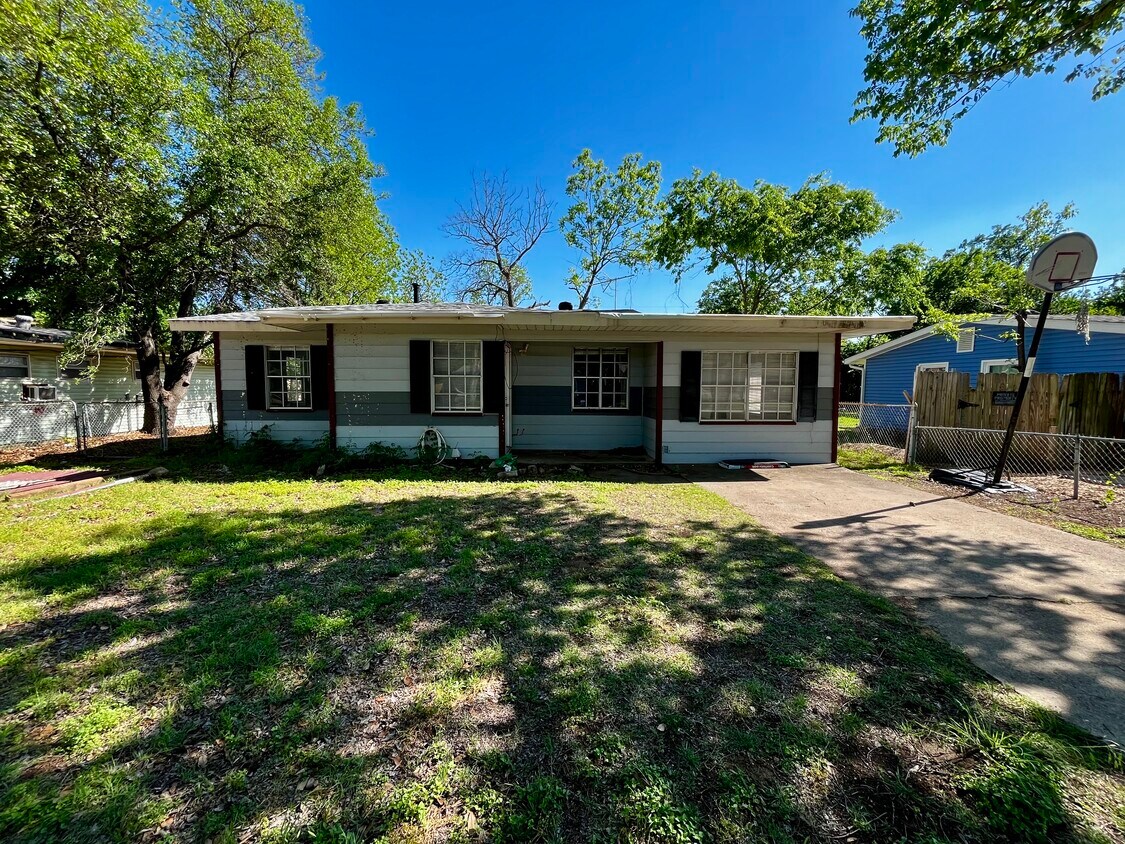 Photo - 608 Bluebonnet Dr (Hurst, TX)