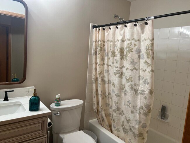 Foto del edificio - 1067 Providence Ln