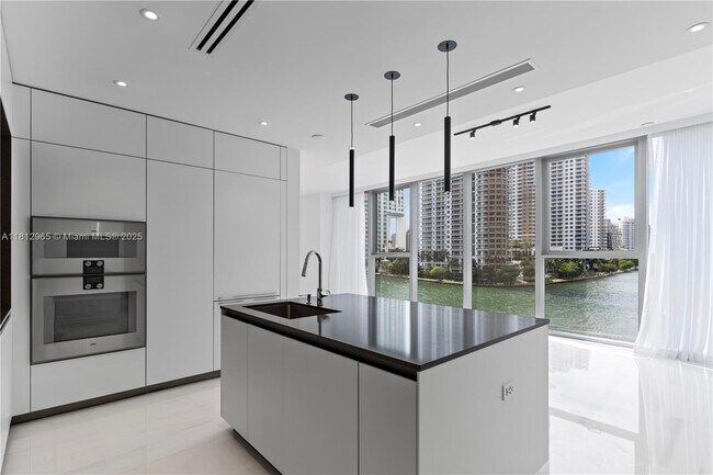 Foto del edificio - 300 Biscayne Blvd Way