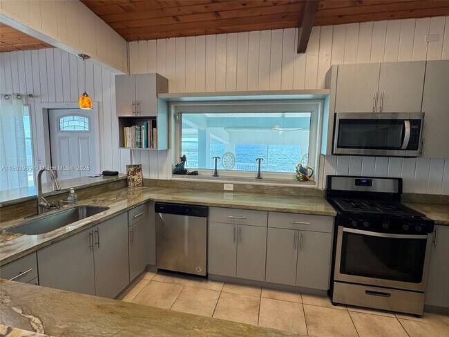 Foto del edificio - 900 Morris Ave