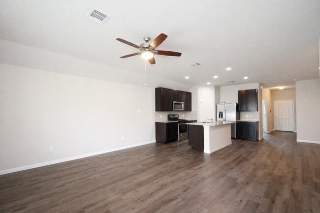 Foto del edificio - 5614 Brooklyn Rose Dr