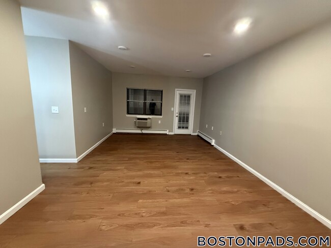 Building Photo - 757 Highland Ave