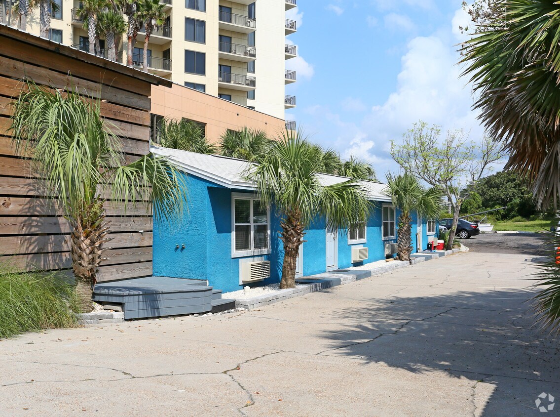 Building Photo - 15010 Front Beach Rd
