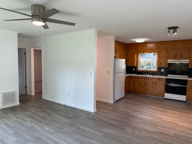 Kitchen - 78A Dries Dr