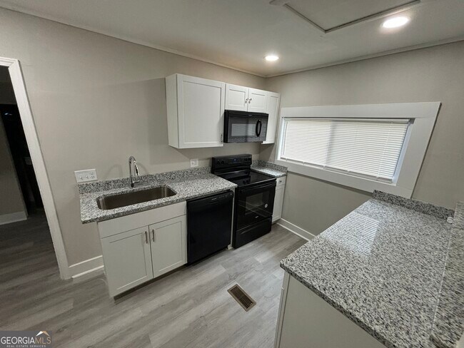 Foto del edificio - 747 Harrold St