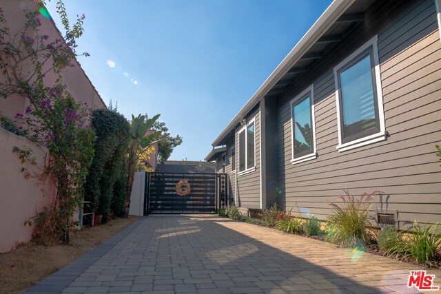 Foto del edificio - 3858 Seneca Ave