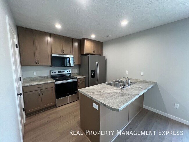 Foto del edificio - 3 Bedroom 1.5 Bathroom Townhome