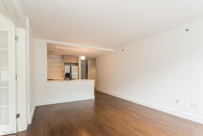 Building Photo - 160 E 117th St