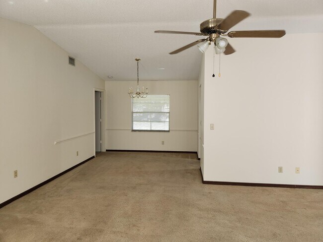 Building Photo - 811 Huntington St NE