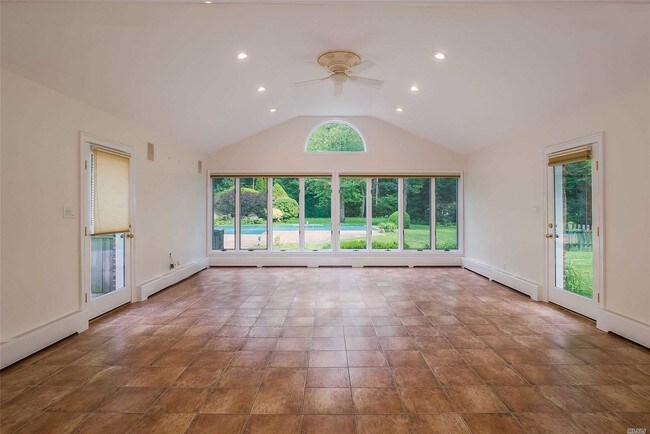 Building Photo - 1 Luckenbach Ln