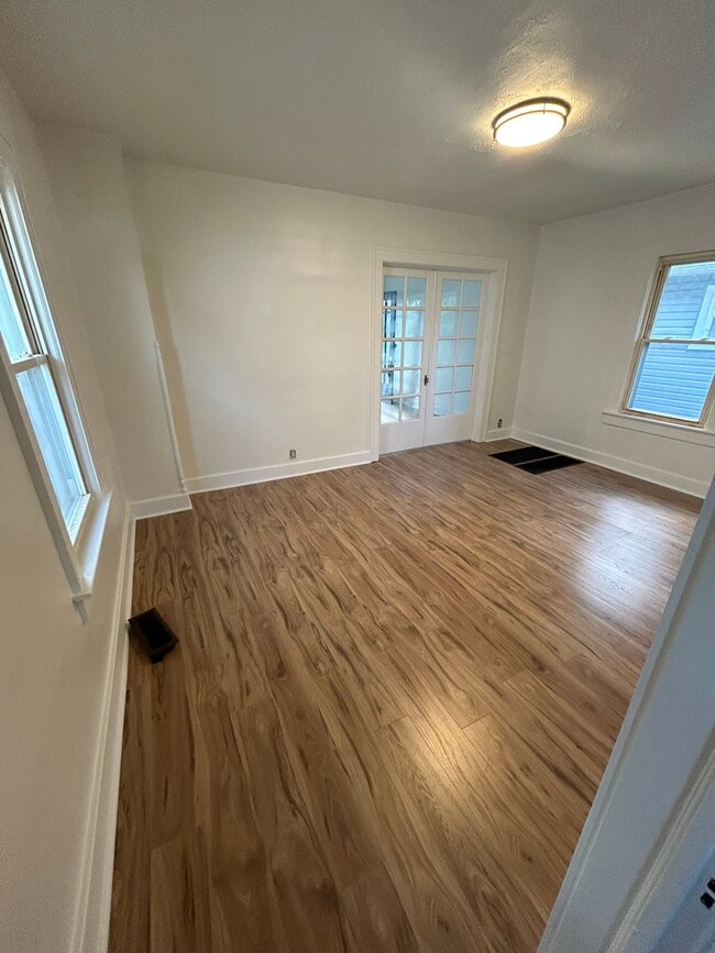 Bedroom - 816 Cleveland Ave