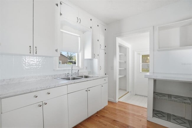 Building Photo - 1106 W Peninsular St