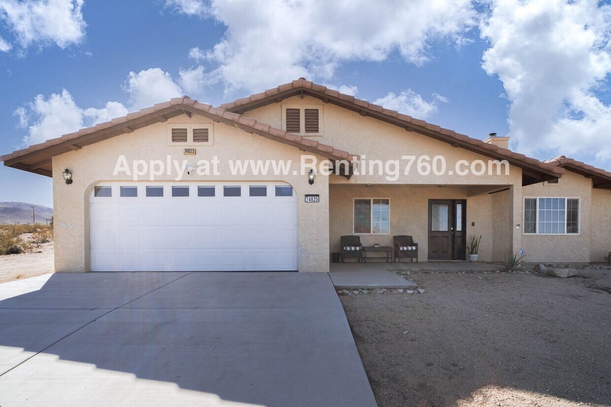 Foto principal - Huge 3 Bed 2 Bath Home With Spectacular Ci...
