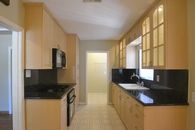 Building Photo - 12600 Kittridge St