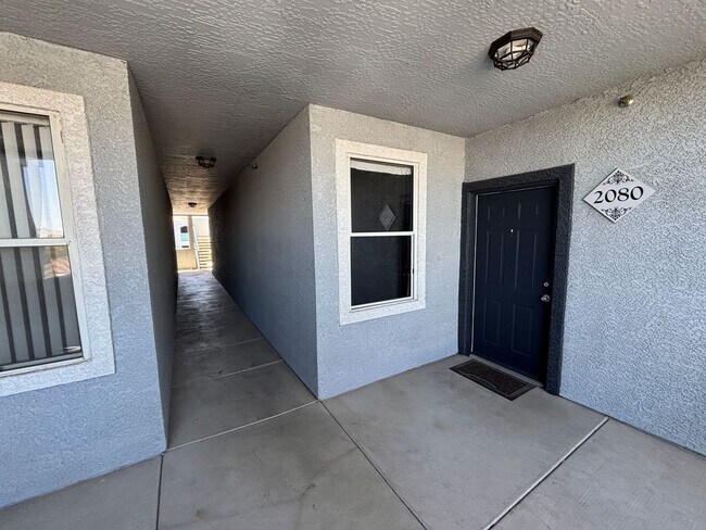 Building Photo - Beautiful 2 bedroom 2 bath condo