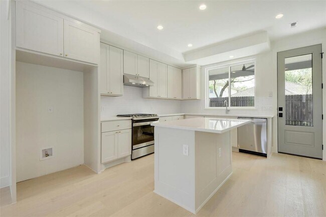 Foto del edificio - 1127 Walton Ln