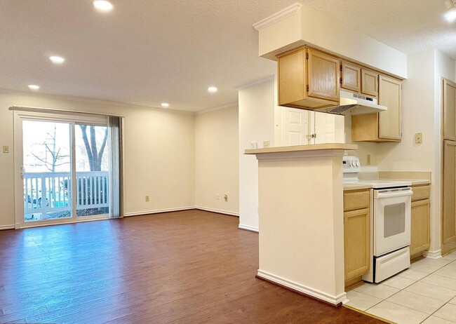 Building Photo - 1523 Lincoln Way