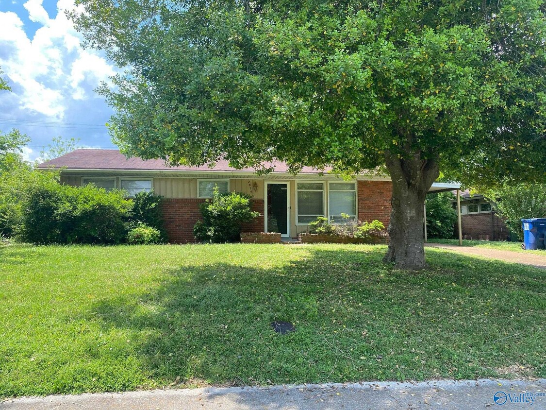 Primary Photo - 2816 Hillsboro Rd SW