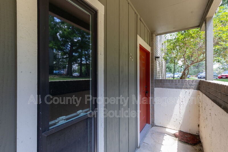 Primary Photo - 695 Manhattan Dr