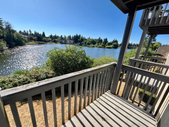 Building Photo - Scenic Lakeside Apartment for Rent - Federal Way