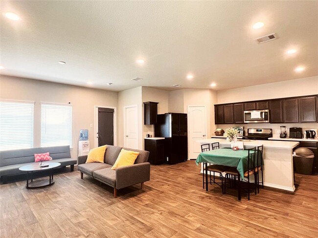 Building Photo - 5234 Greenwood Smt Trl