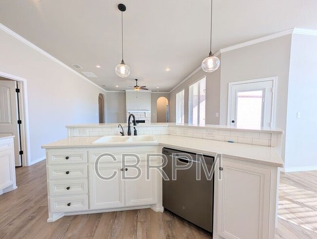 Building Photo - 9609 Hyden Ave