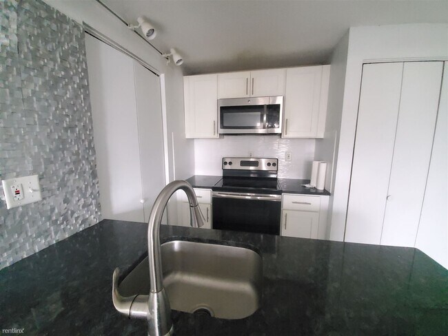 Building Photo - 2 br, 1 bath  - 76 Terrace St Apt G3 G3