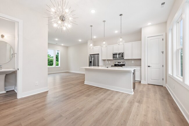 Kitchen & Eating Area - 505 Strong Ave