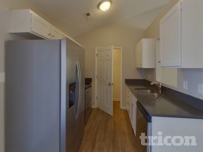 Foto del edificio - 4438 Fawnbrook Ave SW