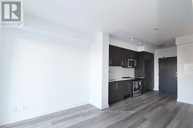 Building Photo - 5180-5180 Yonge St