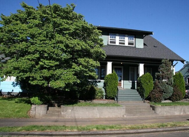 Building Photo - 714 NE 79th Ave
