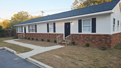 Building Photo - 469 Monetta St S E