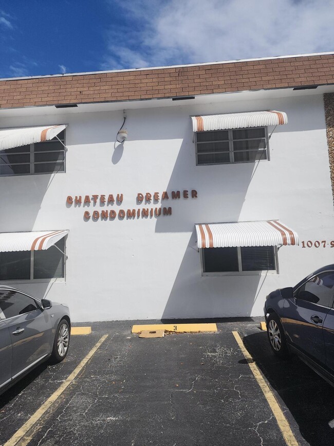 Building Photo - 1007 N 19th Ave