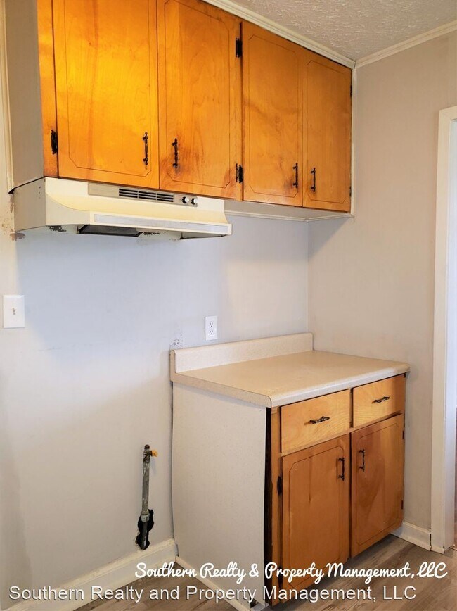 Building Photo - 3 br, 1 bath House - 262 Perry Hill Road