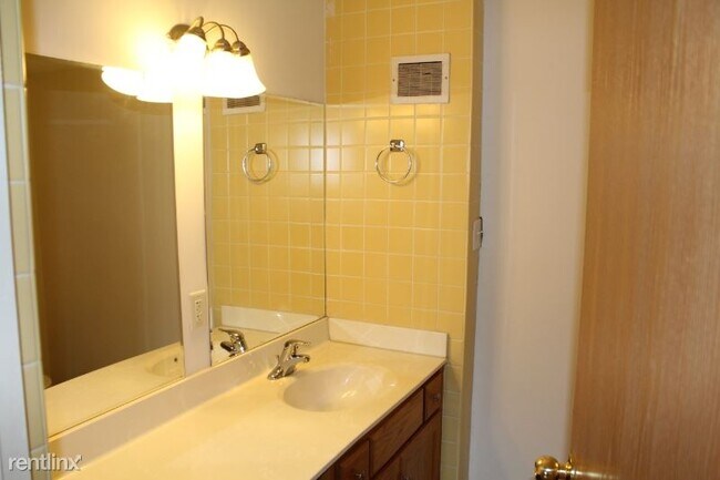 Foto del edificio - 1 br, 1 bath Apartment - 830 Edgebrook Dr.