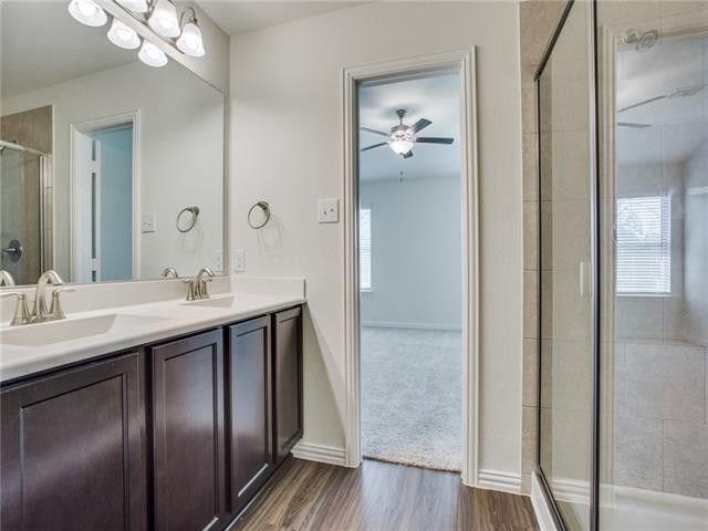 Foto del edificio - 513 Brook View Ct