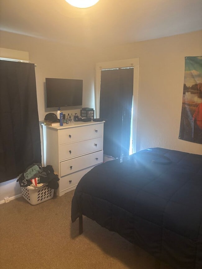 Building Photo - 931 Dewey St