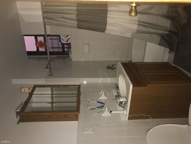 Building Photo - 3 br, 1 bath Apartment - 240 W 238th St