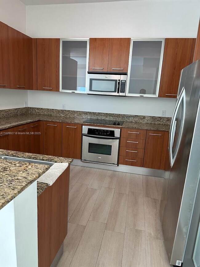 Foto del edificio - 9066 SW 73rd Ct