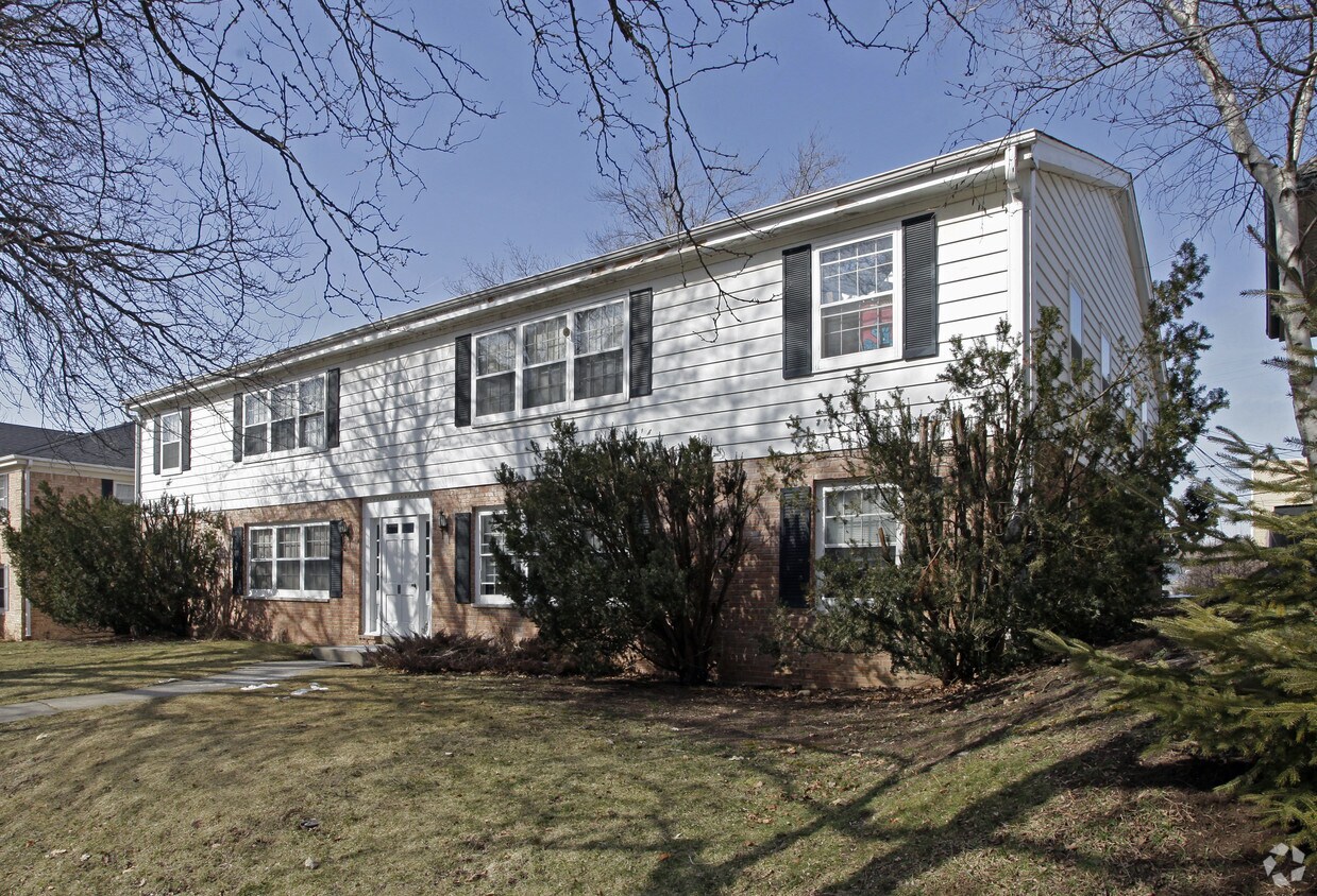 Primary Photo - 1600 E Providence Ave